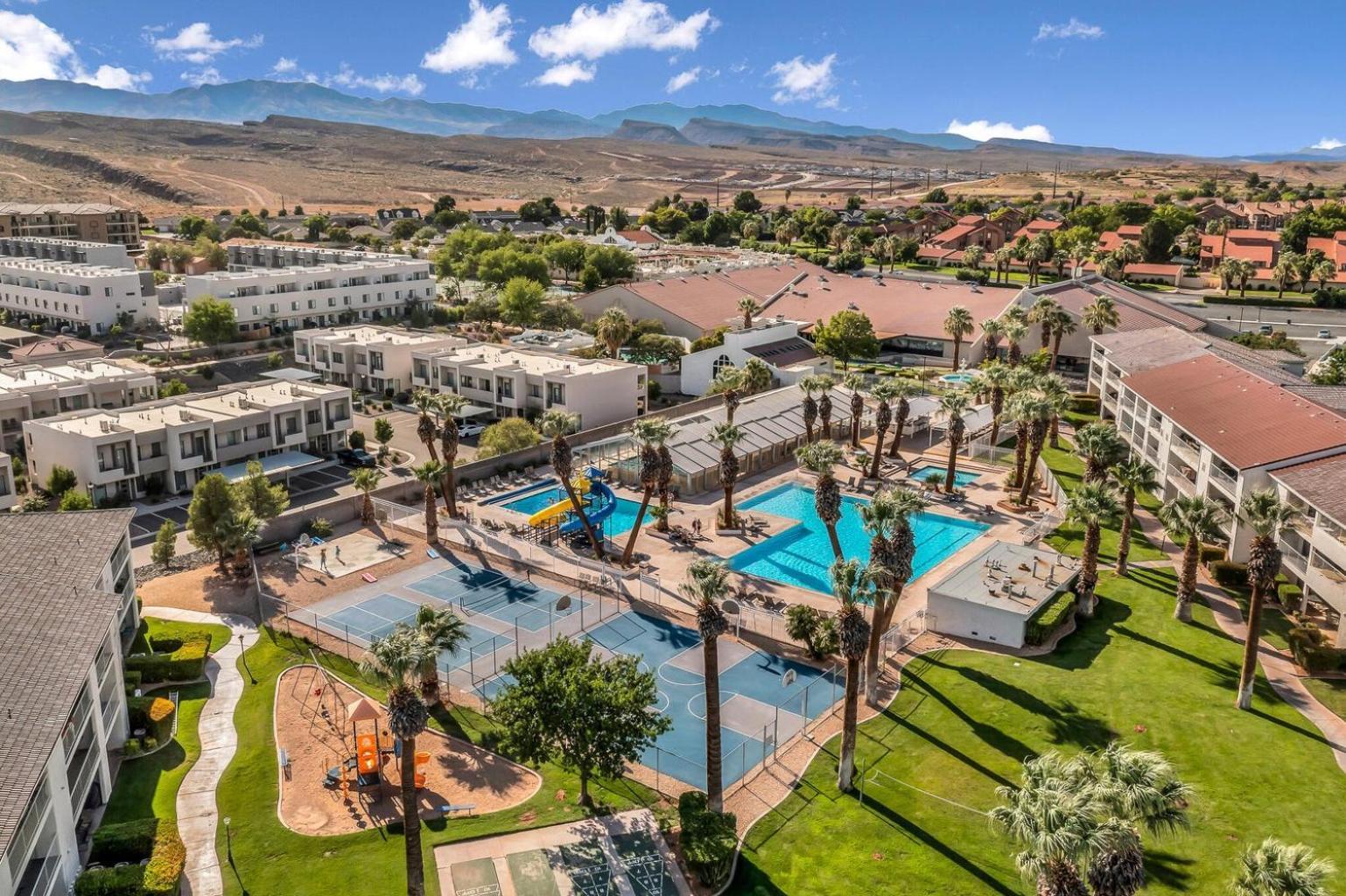 Modern Resort Condo - Pools, Courts & Scenic Views Сент-Джордж Экстерьер фото